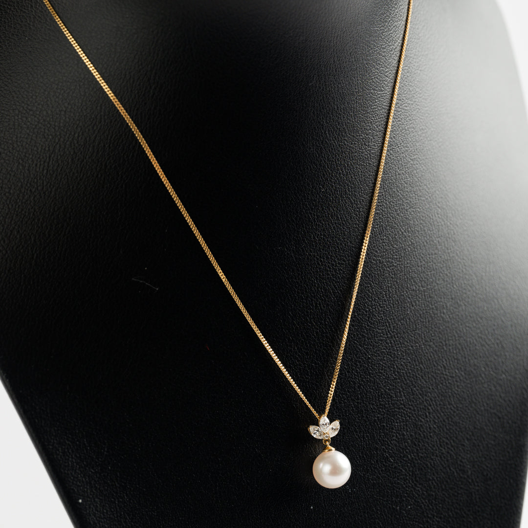 18ct Yellow Gold Pearl and Diamond Pendant with Chain