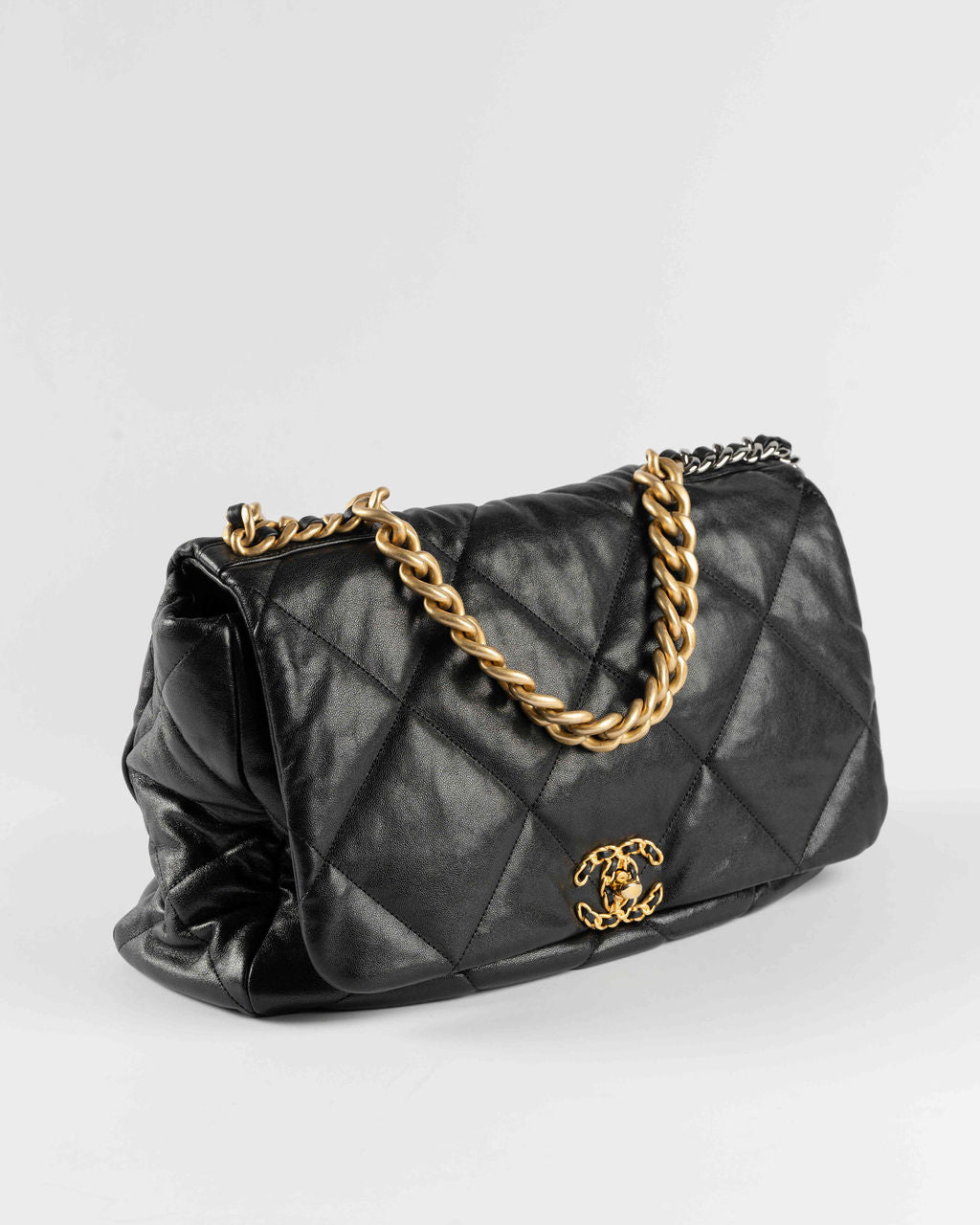 Chanel 19 Jumbo - Black