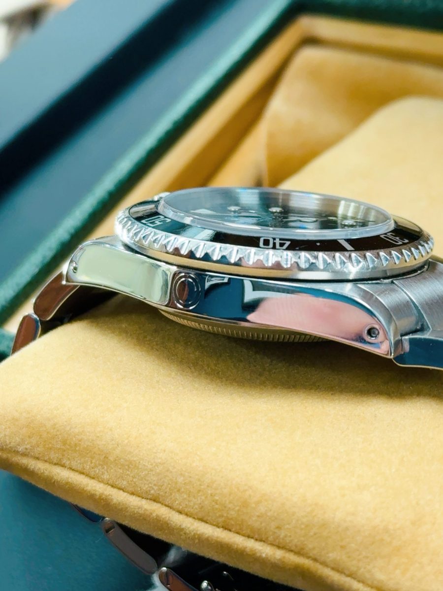 2001 Rolex Sea-Dweller - 16600