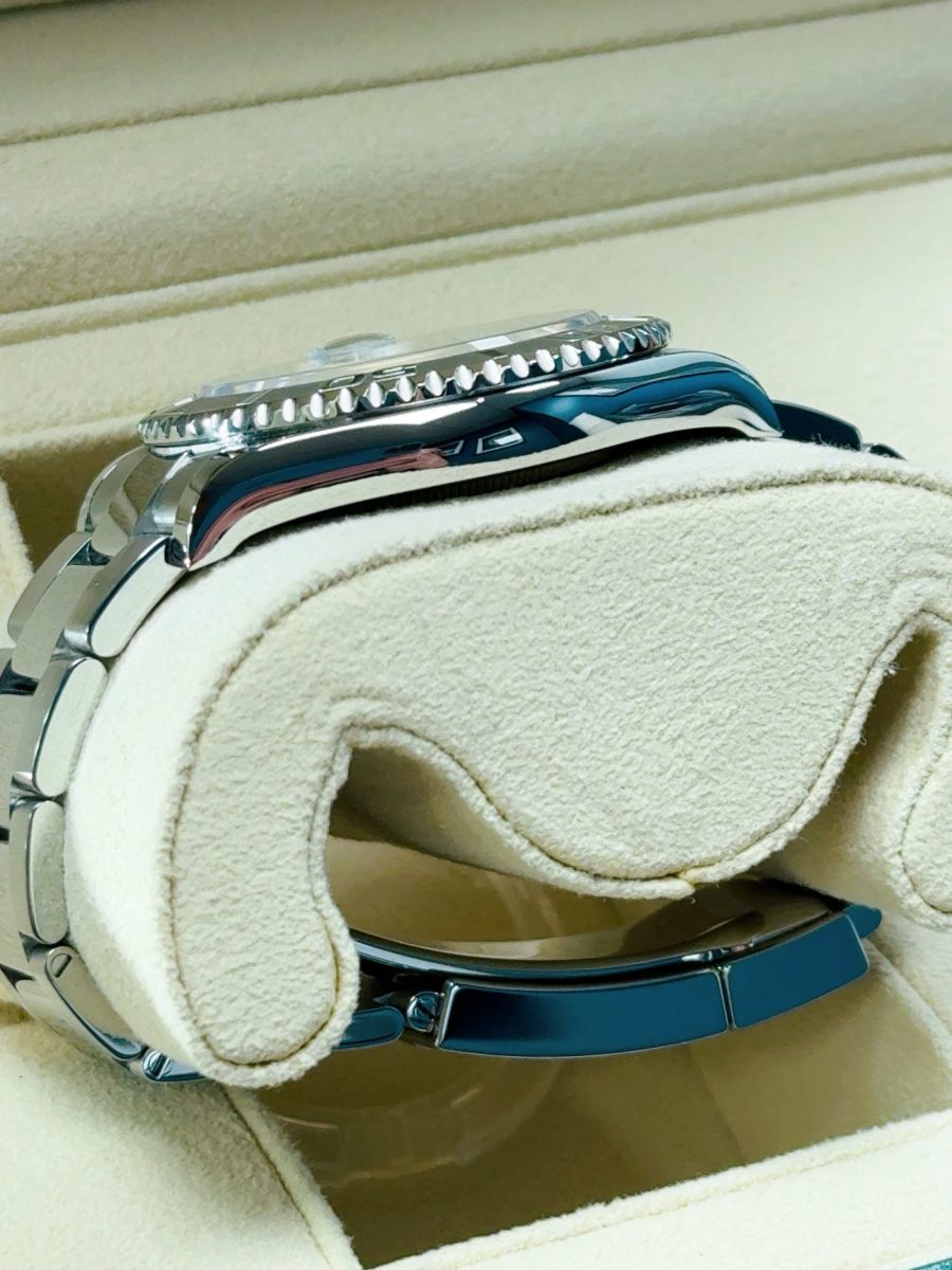 2022 Rolex Yachtmaster 40 - 126622