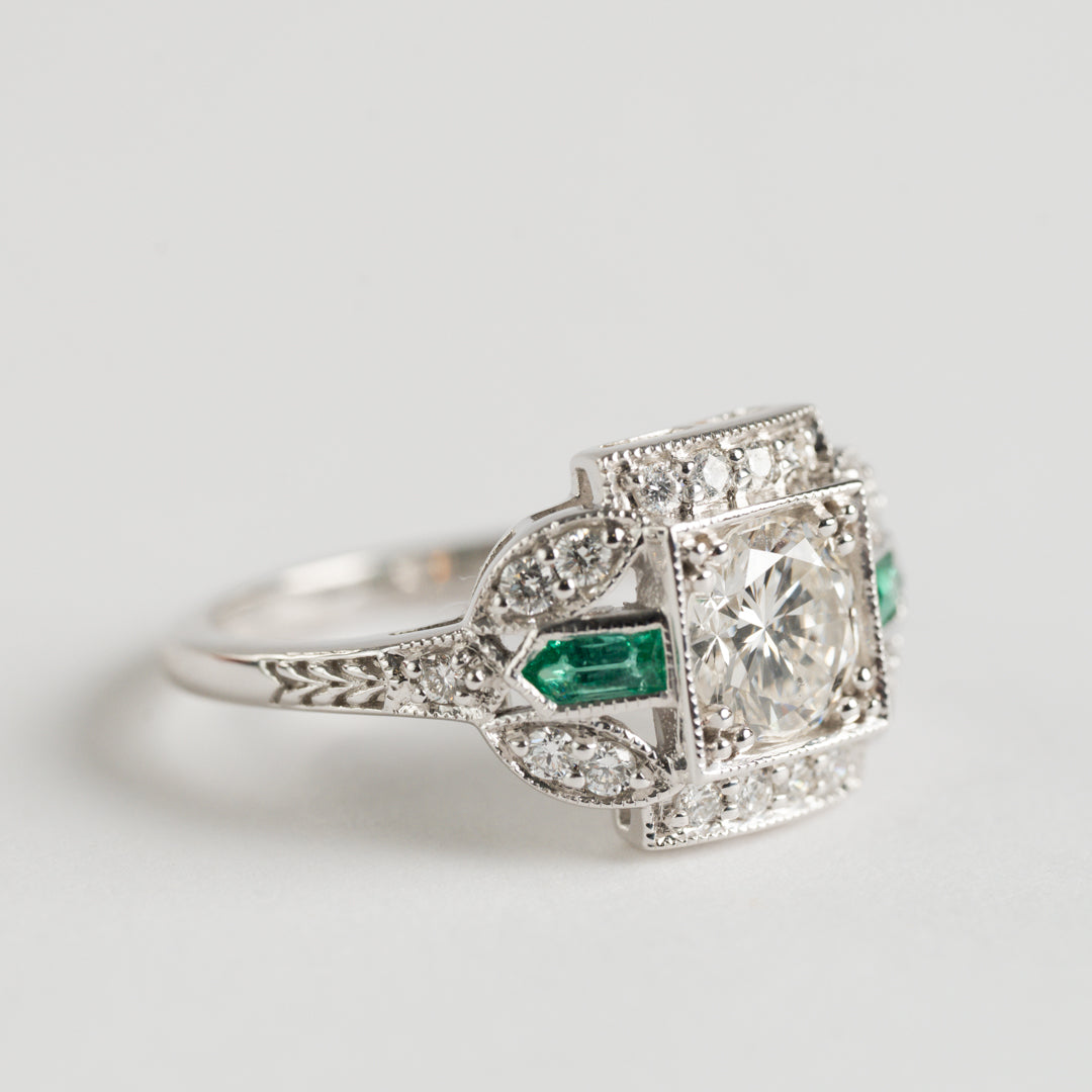 18ct White Gold Emerald/Diamond ring